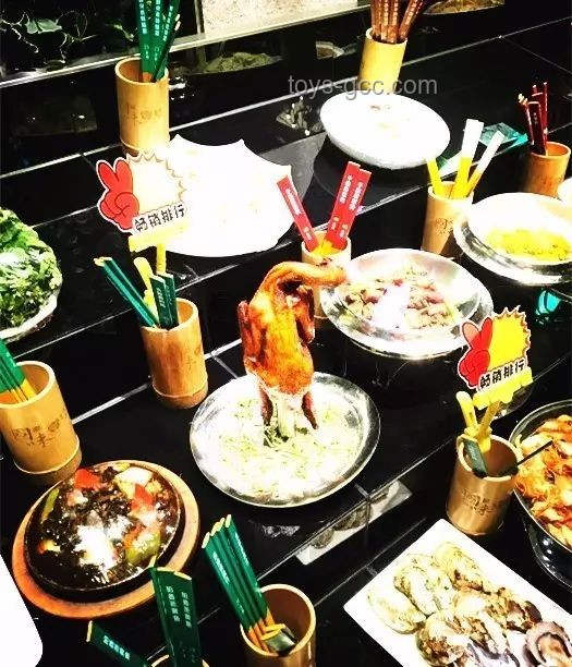 泡泡带“韩国霸总”爽吃美食：网络红人与美食文化的跨界融合新趋势